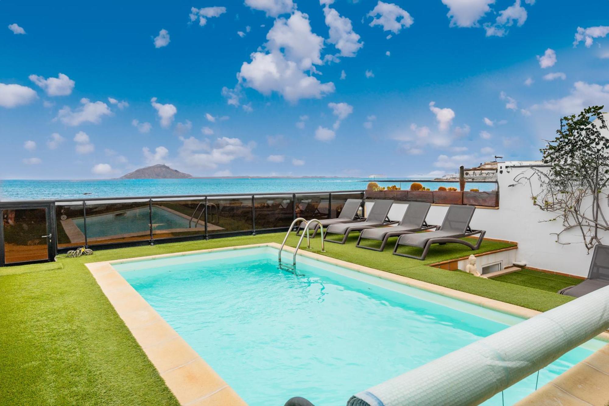 Oasis Beachfront By Holidays Villa